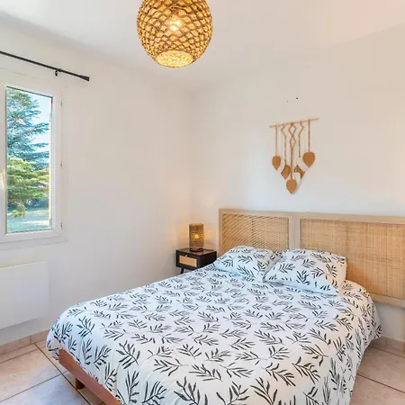 Holiday home Charmante Maisonnette A Sorgues